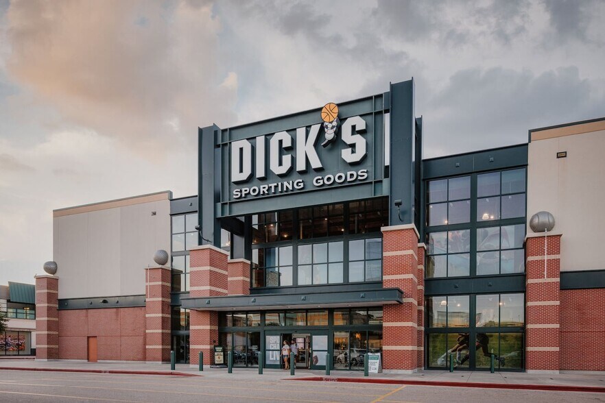 More Photos Of 1201 Lake Woodlands Dr, The Woodlands General Retail For Lease