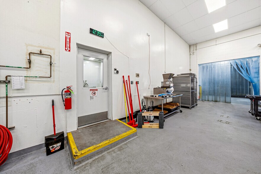 More Photos Of 710 Jefferson Ave, Ashland Light Manufacturing For Lease