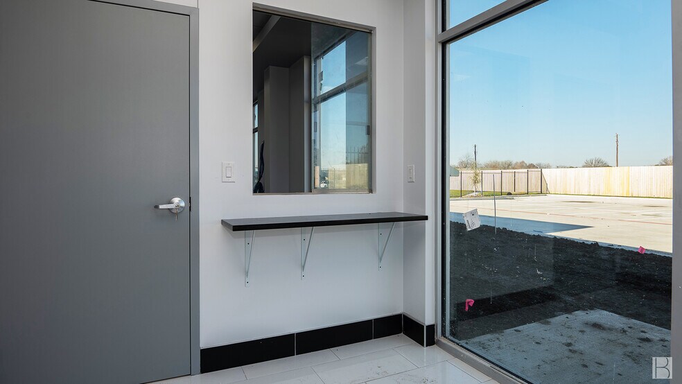 More Photos Of 875 W Kearney St, Mesquite Industrial For Sale