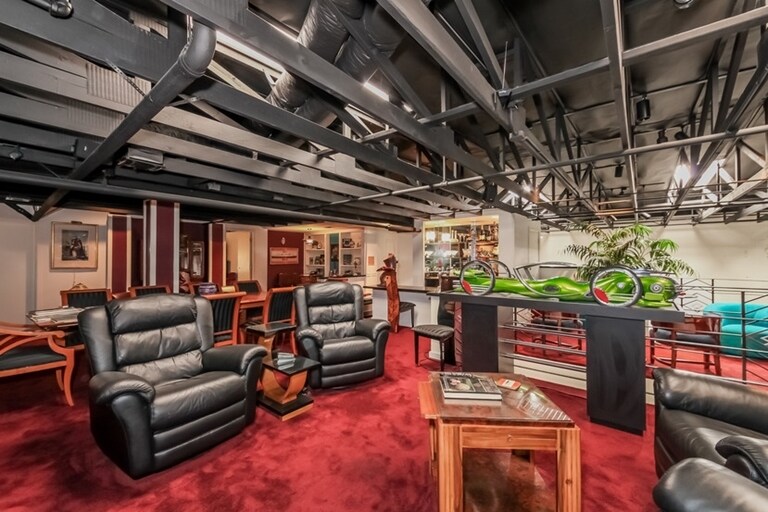 More Photos Of 611 S Glenwood Pl, Burbank Showroom For Sale
