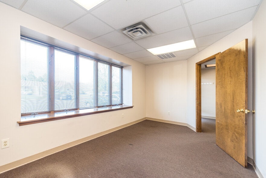 More Photos Of 908-918 Town Center, New Britain Office For Sale