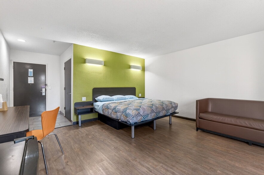 More Photos Of 1901 Broadcast St, Gastonia Hotel For Sale