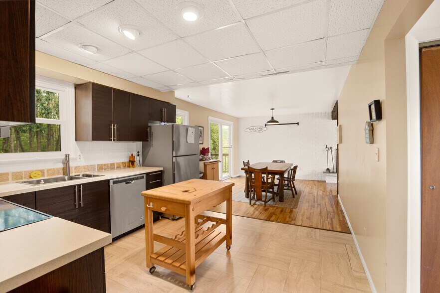 More Photos Of 162 Black Bear Run, Berlin Specialty For Sale