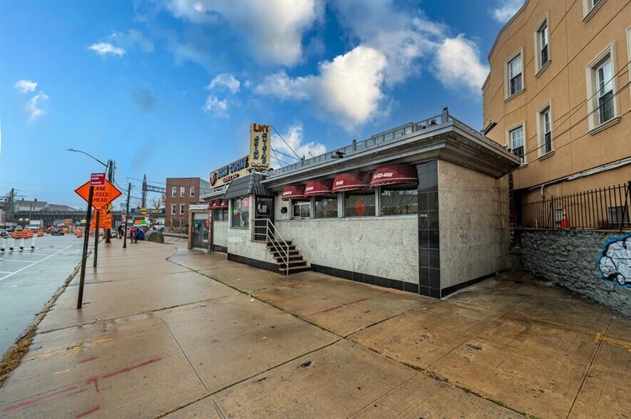 More Photos Of 1506 Bronxdale Ave, Bronx Restaurant For Sale