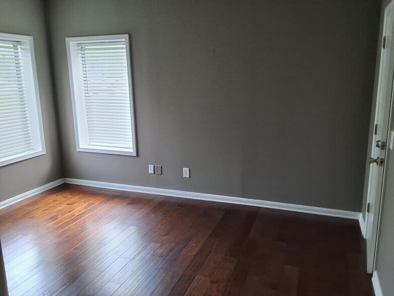 More Photos Of 1120 Courier Pl, Smyrna Warehouse For Lease