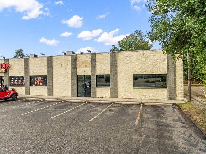 More Photos Of 10840-10850 W 9 Mile Rd, Oak Park Freestanding For Lease