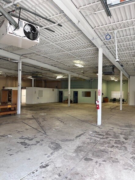 More Photos Of 14300 Industrial Ave N, Maple Heights Manufacturing For Lease