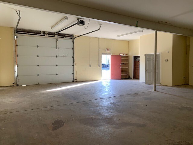 More Photos Of 327 6th Ave, Wilmington Light Distribution For Lease