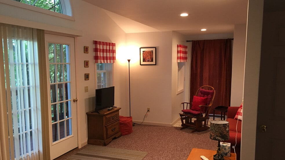 More Photos Of 279 Harrison Rd, Norway Hotel For Sale