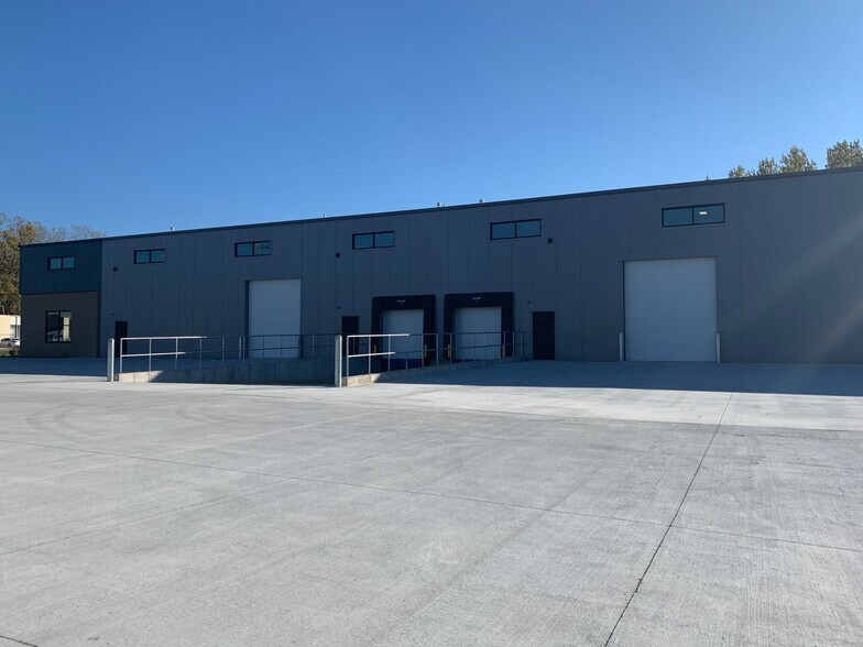 More Photos Of 1535 Steele Ave SW, Grand Rapids Distribution For Lease