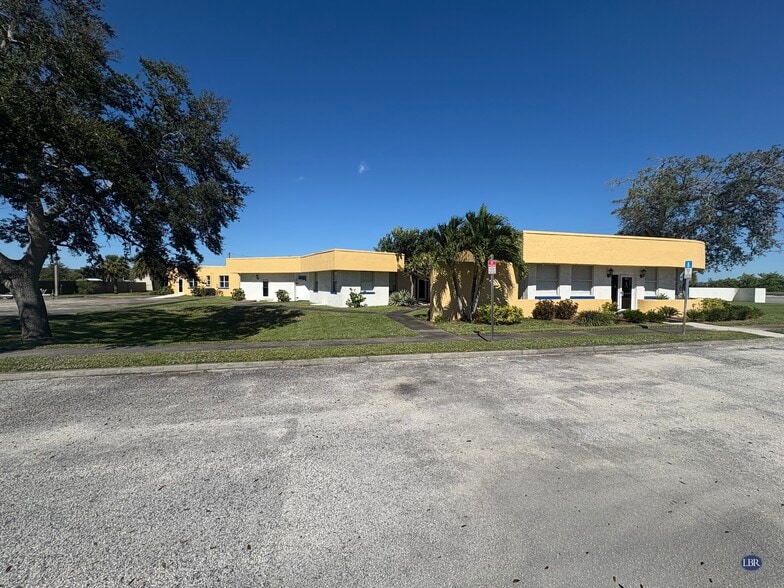 More Photos Of 1250 S Harbor City Blvd, Melbourne Medical For Sale