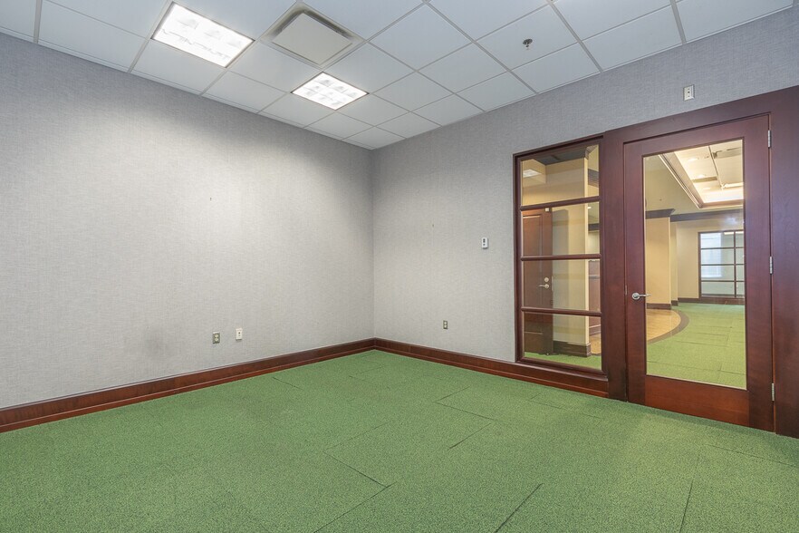 More Photos Of 129 N Main St, Anderson Office For Lease