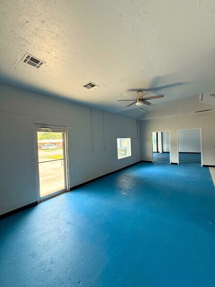 More Photos Of 3851 Harrington st, Oak Park Light Distribution For Sale