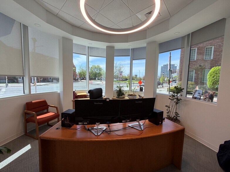 More Photos Of 1 Audubon St, New Haven Office For Lease