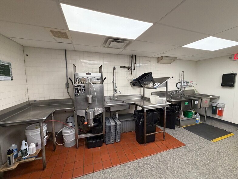 More Photos Of 617 S Washington St, New Paris Bar For Sale