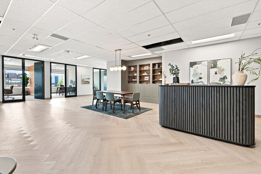 More Photos Of 100 York Blvd, Richmond Hill Medical For Lease