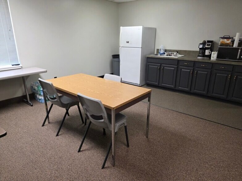 More Photos Of 5700 Executive Dr, Lansing Office For Sale