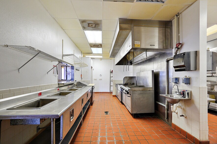 More Photos Of 2535 Main St, Leesburg Restaurant For Sale