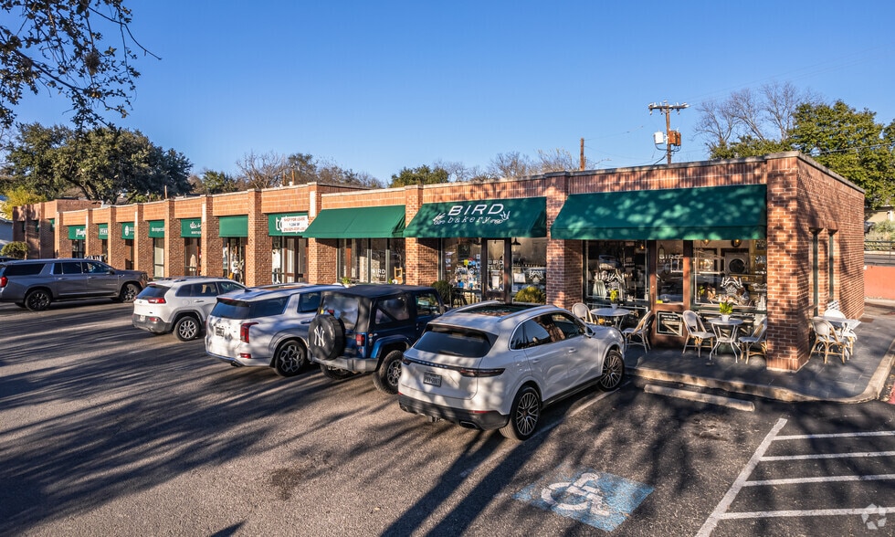 More Photos Of 5910-5932 Broadway St, San Antonio Unknown For Lease