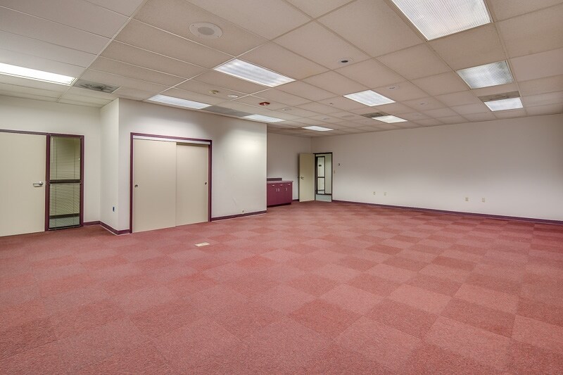 More Photos Of 3796 Lamar Ave, Memphis Office For Sale