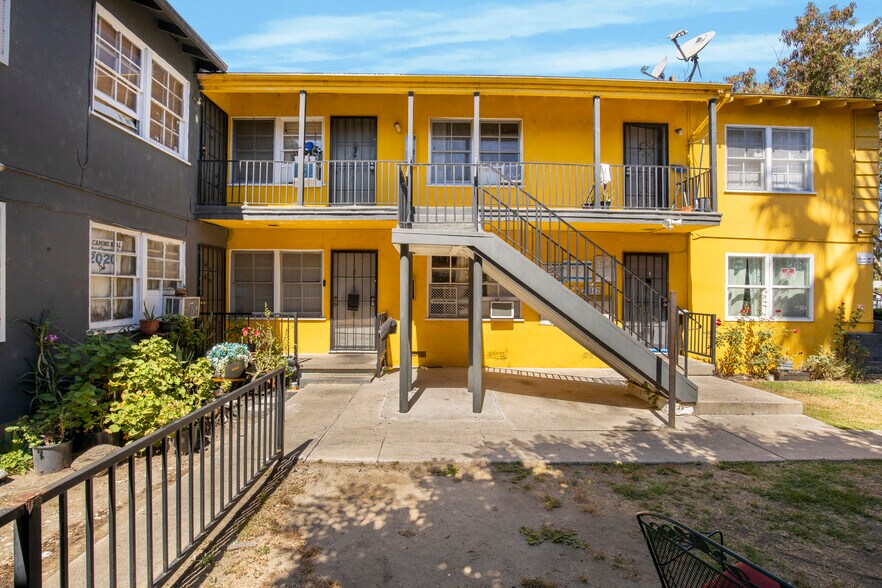More Photos Of 20542 Hartland St, Winnetka Apartments For Sale