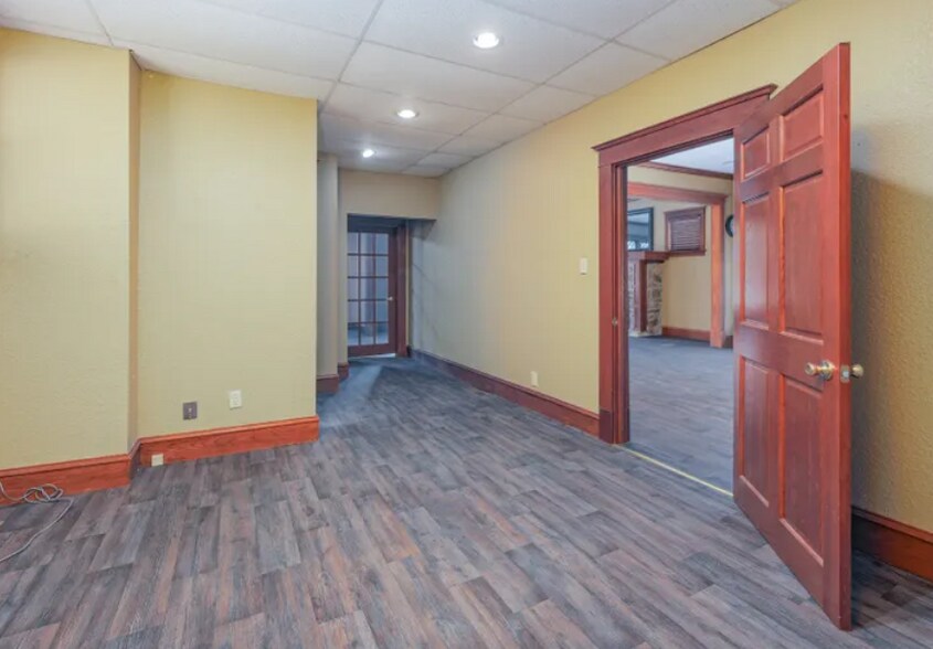 More Photos Of 1015 W Main St, Salem General Retail For Sale