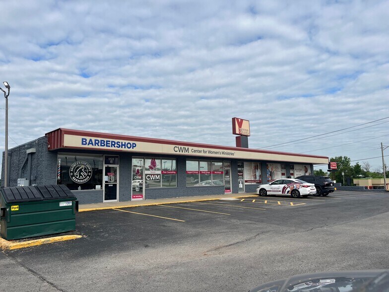 More Photos Of 1711-1763 W Jesse James Rd, Excelsior Springs General Retail For Sale