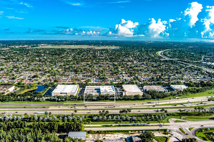 More Photos Of 7451 Riviera Blvd, Miramar Self Storage For Lease