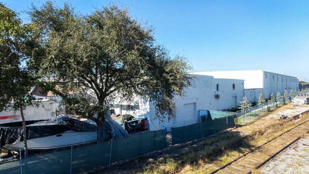 More Photos Of 1350-1390 Hammondville Rd, Pompano Beach Warehouse For Lease