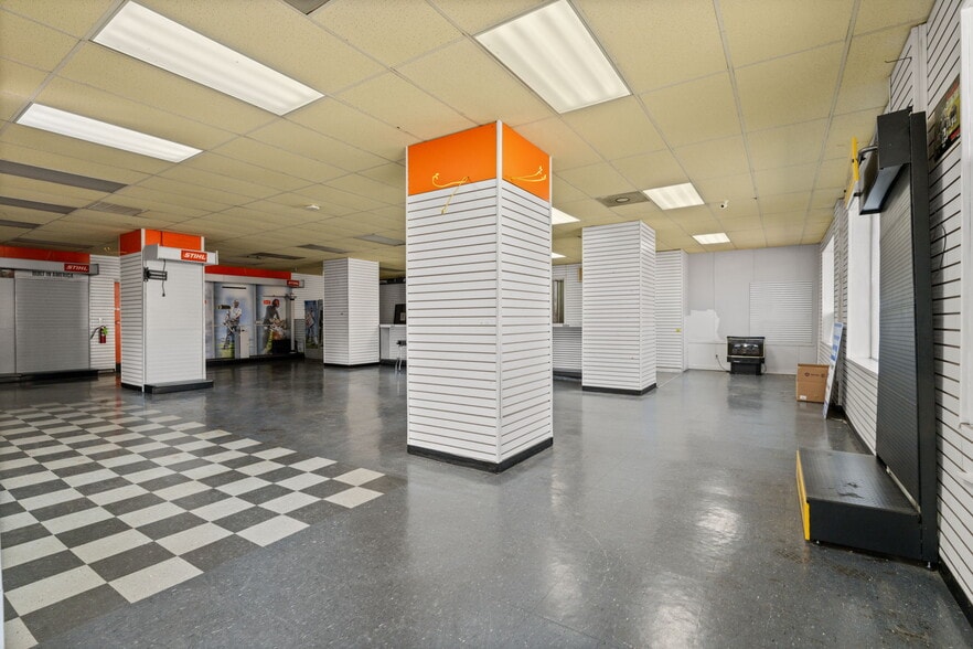 More Photos Of 476 N Main St, Clinton General Retail For Sale