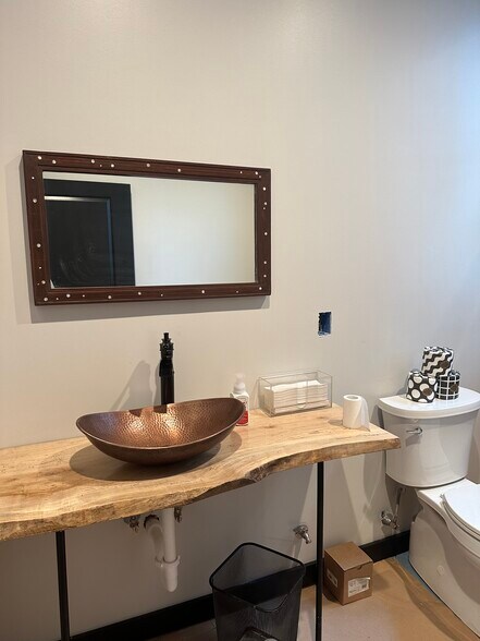 More Photos Of 86 Chestnut St, New Haven Office For Lease