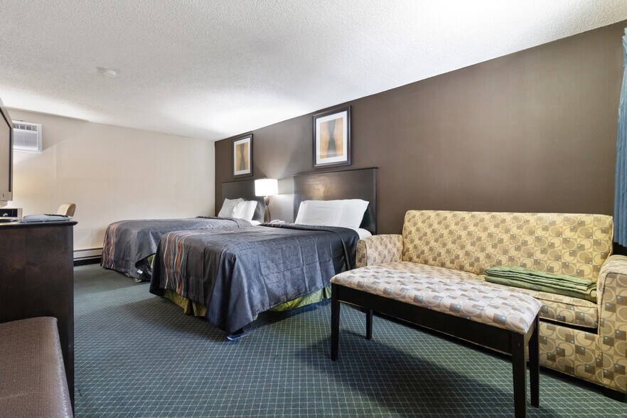 More Photos Of 1243 E Main St, Barstow Hotel For Sale