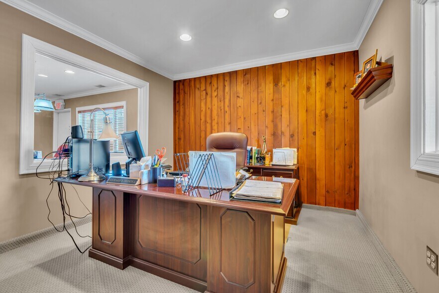 More Photos Of 519 Bristol Pike, Croydon Office Residential For Sale