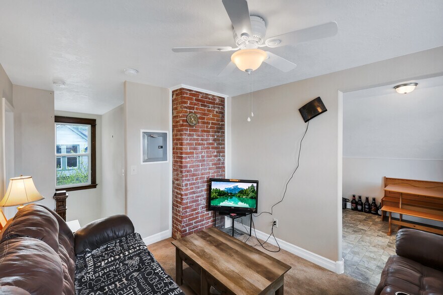 More Photos Of 2926 N Monroe St, Spokane Bar For Sale