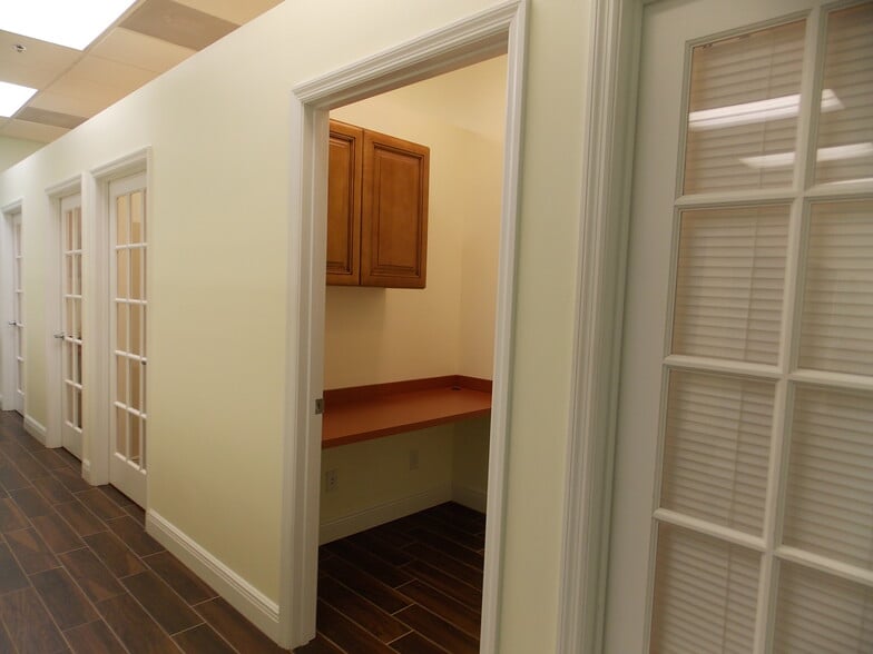 More Photos Of 7730 N Wickham Rd, Melbourne Office For Lease