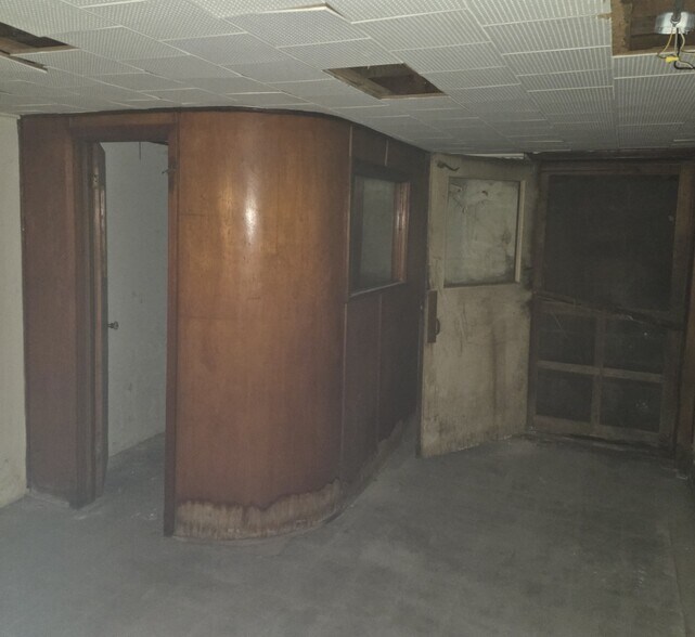 More Photos Of 23 N Main St, Ellinwood Storefront For Sale