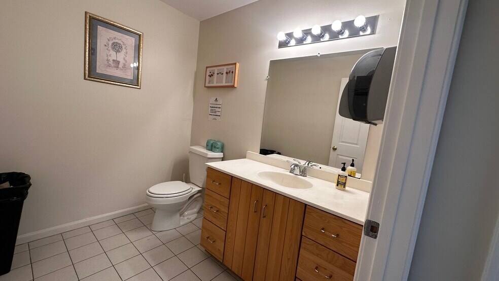More Photos Of 10 Gatehouse Rd, Amherst Medical For Lease