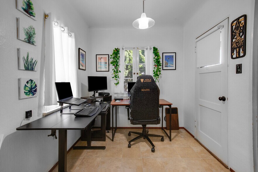 More Photos Of 209 Mira Mar Ave, Long Beach Multifamily For Sale