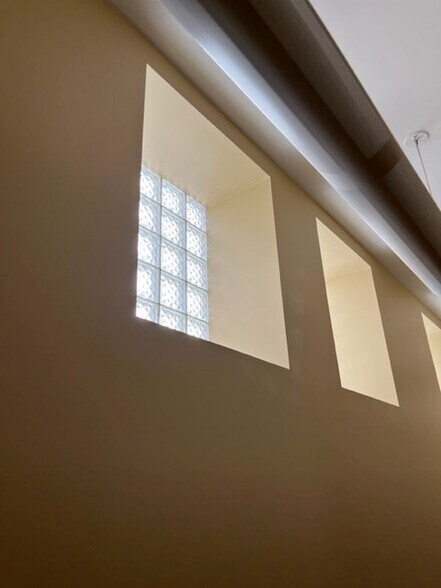 More Photos Of 812 Quarrier St, Charleston Office For Lease