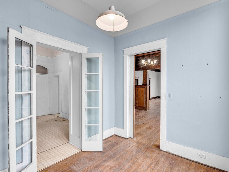 More Photos Of 811 E 1st St, Newberg Storefront Retail Residential For Lease