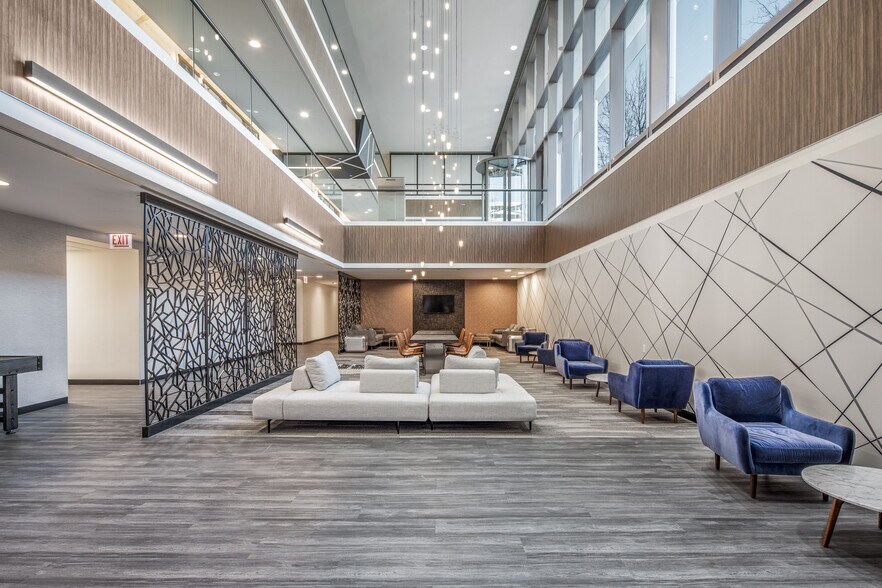 More Photos Of 10275 W Higgins Rd, Rosemont Office For Lease