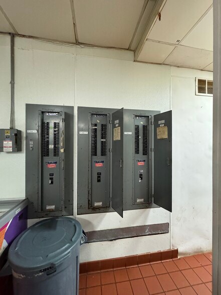 More Photos Of 2070 S Koeller St, Oshkosh Restaurant For Sale