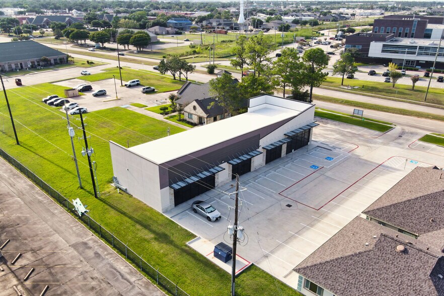 More Photos Of 21681 Kingsland Blvd, Katy Storefront Retail Office For Lease