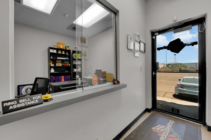 More Photos Of 3101 E Craig Rd, North Las Vegas Distribution For Lease