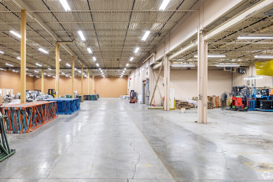 More Photos Of 200 Boul Grand N, Cowansville Warehouse For Sale