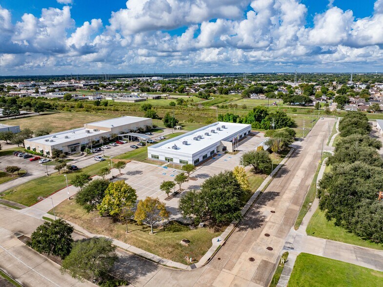 More Photos Of 10401 Town Park Dr, Houston Medical For Sale