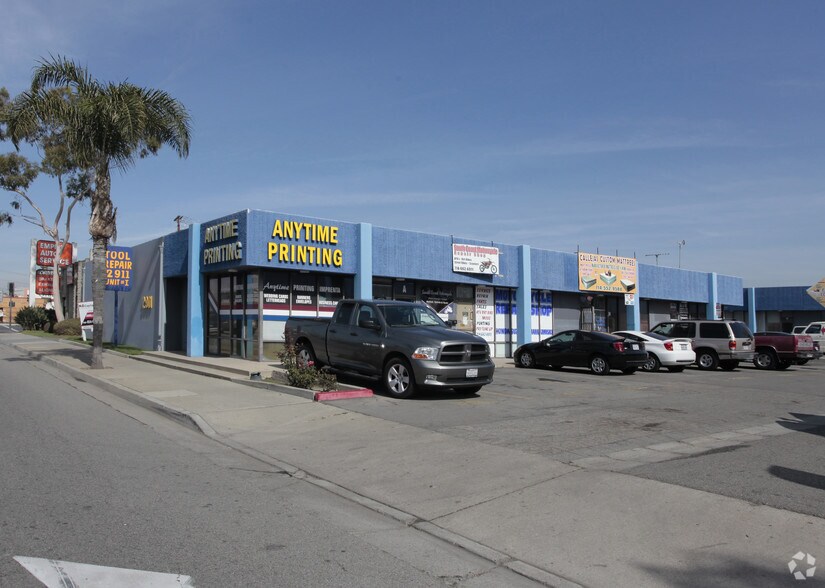 More Photos Of 2901 Main St, Santa Ana Warehouse For Lease