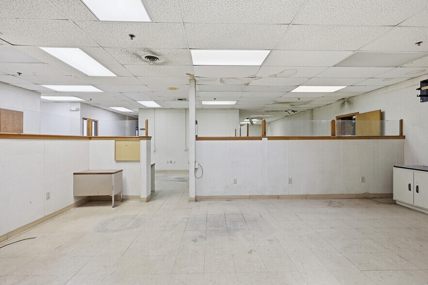 More Photos Of 117 E 4th St, Joplin Office For Sale