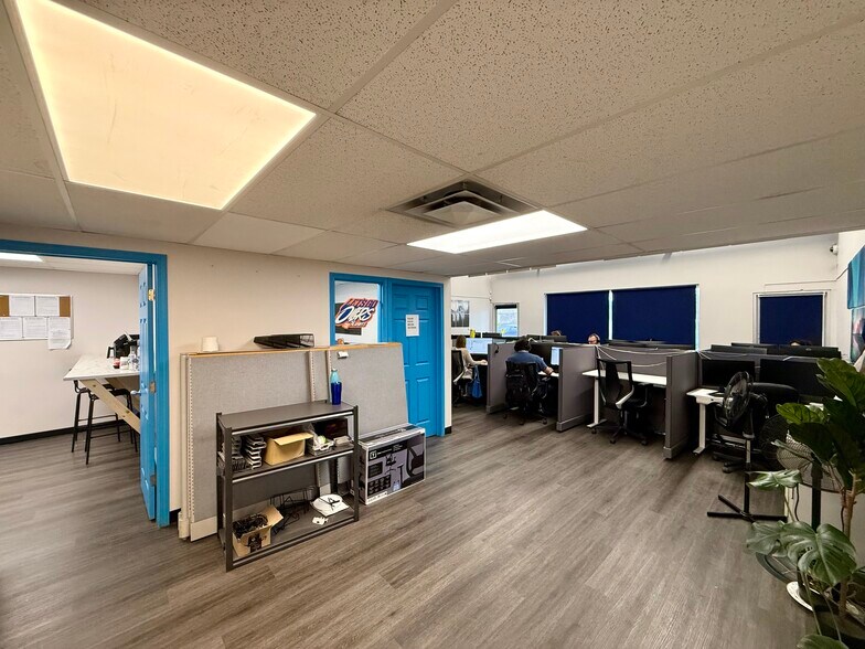 More Photos Of 4004 97th St NW, Edmonton Flex For Lease