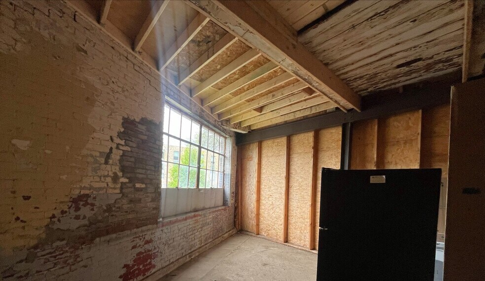 More Photos Of 156 River St, North Adams Flex For Lease